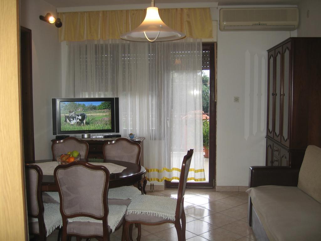 Apartments Nino Seget Vranjica Zimmer foto